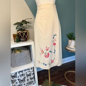 Vintage La Pume’ Embroidered Wool Blend Skirt Made in Italy Floral Midi Size 40
